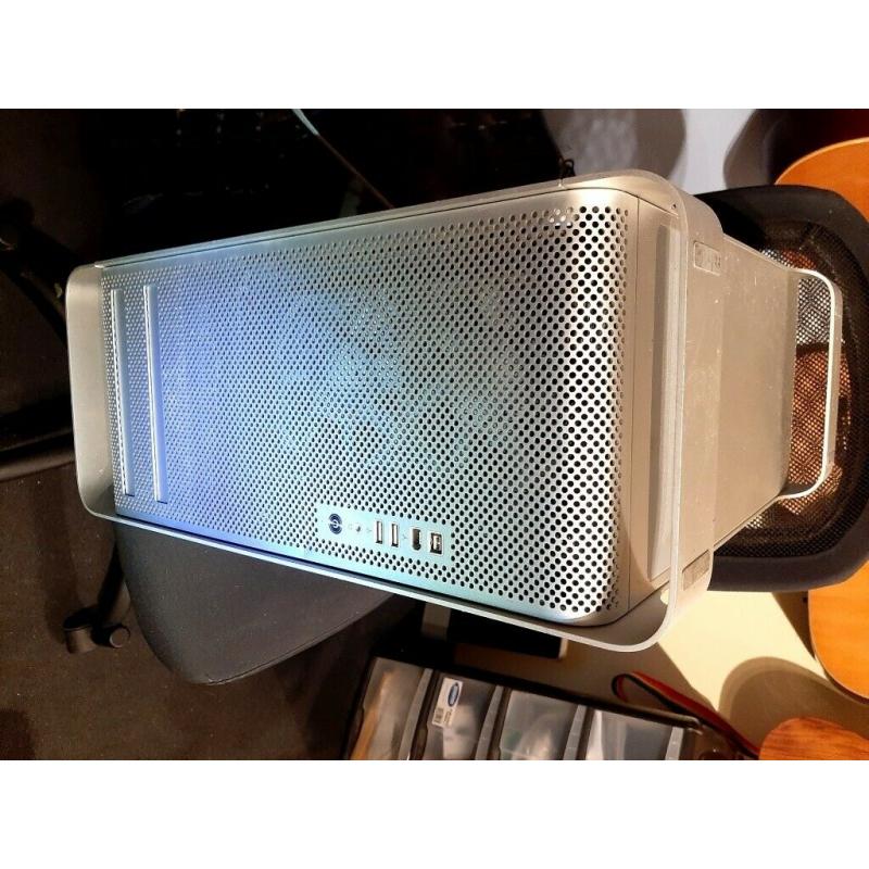 Powermac G5. 16gb Ram. 500Gb Hard Drive. 2.66 quad core. Lots of software