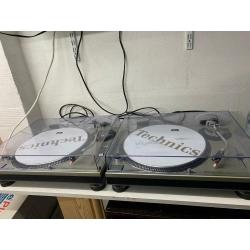 Pair of technics sl1200 mk2 turntables