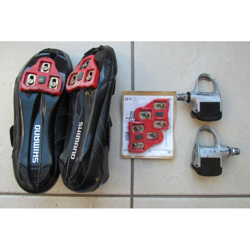Campagnolo Look pedals + Shimano cycling shoes size 8 + new cleats + neoprene over shoe socks