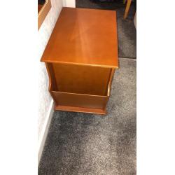 Magazine rack unit with drawer