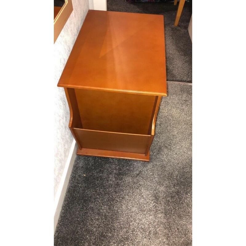 Magazine rack unit with drawer