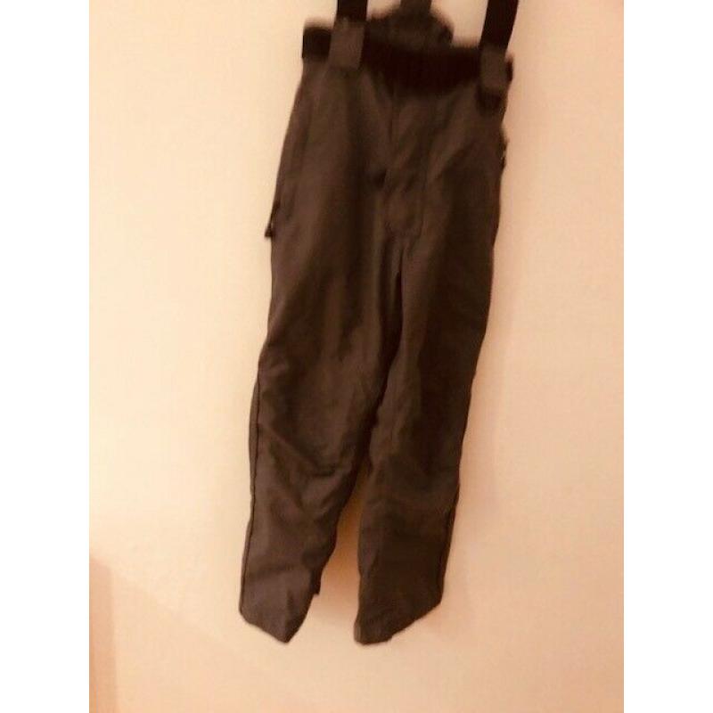 Child's ski pants / salopettes - age 9-10