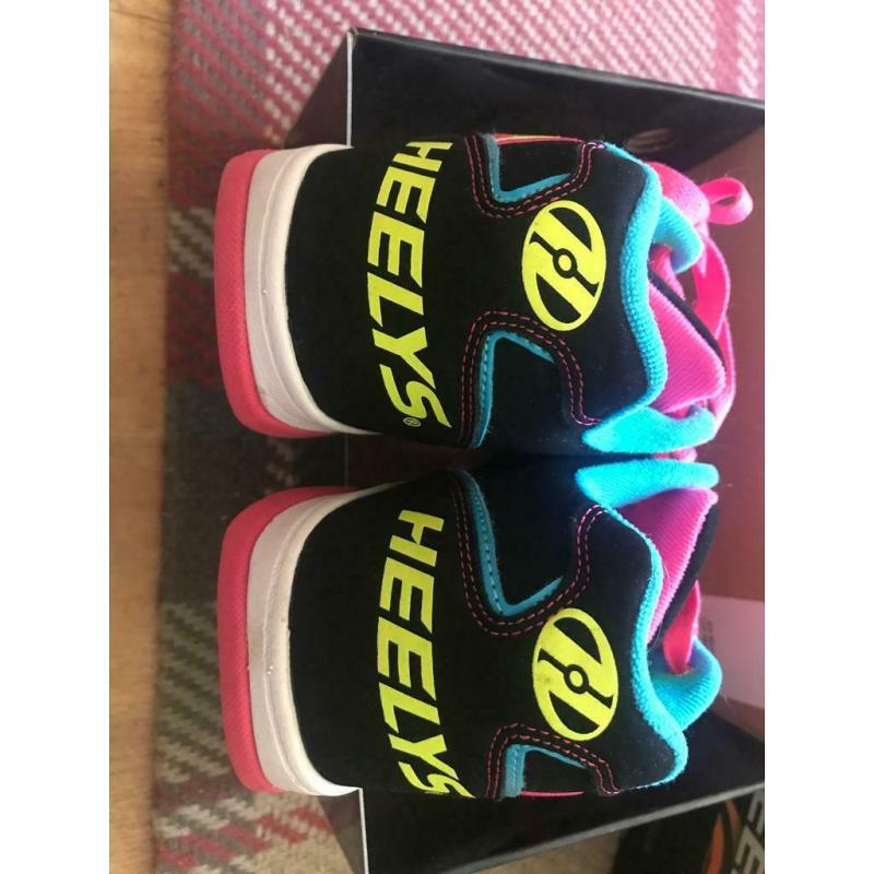 Heelys size 5 hardly worn