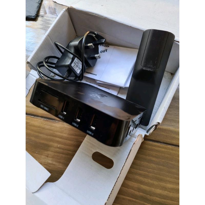 MXQ media box with power lead and remote