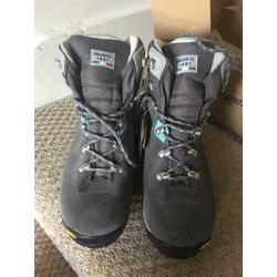 Dolomite Saint Moritz women?s, Graphite Grey/agate Green trecking mountain boots Size 7.5 UK NEW