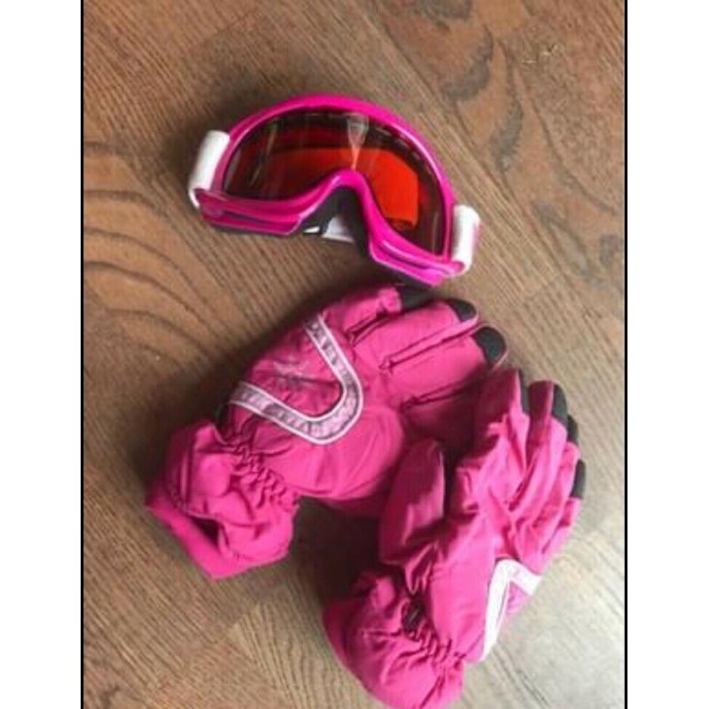 Ski Pants, Google?s & Gloves