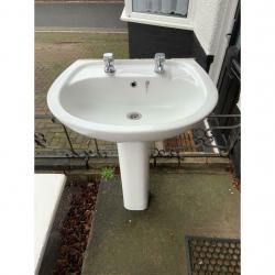 Complete bathroom suite