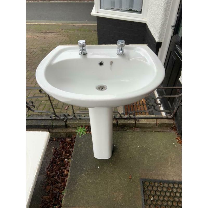 Complete bathroom suite