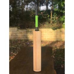 Bargain at ?69 . Player Grade Cricket Bat . Adult SH . 2.10