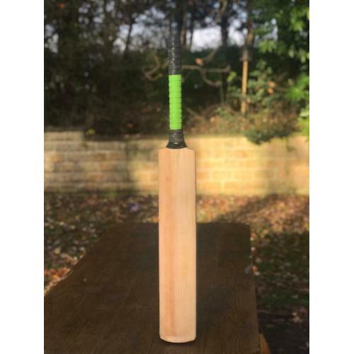 Bargain at ?69 . Player Grade Cricket Bat . Adult SH . 2.10