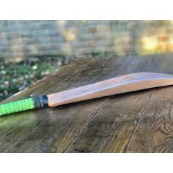 Bargain at ?69 . Player Grade Cricket Bat . Adult SH . 2.10