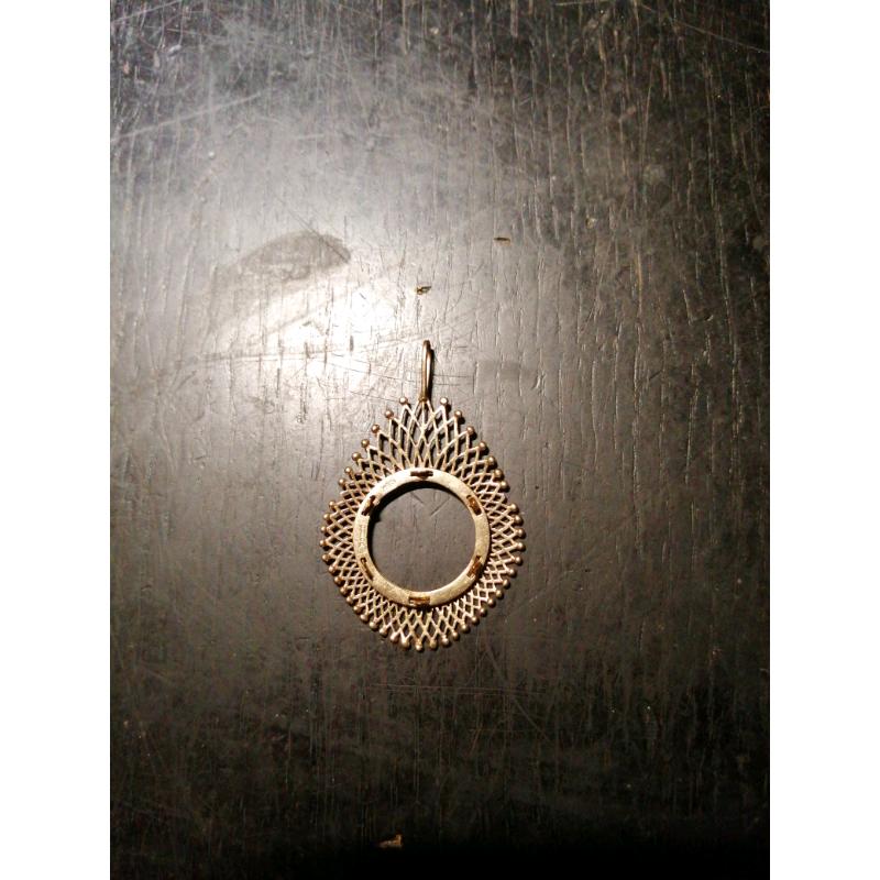 9 ct gold sovereign mount