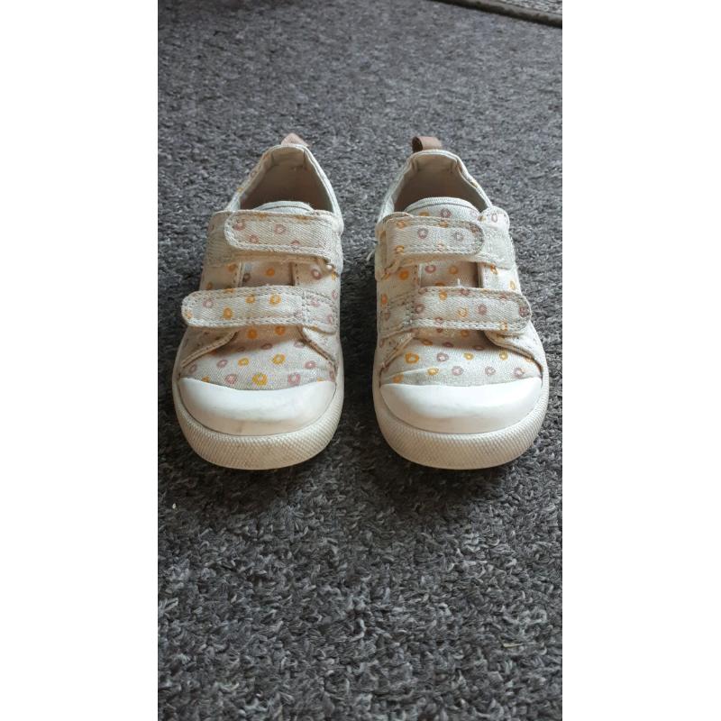 Clarks Doodles size 6.5G