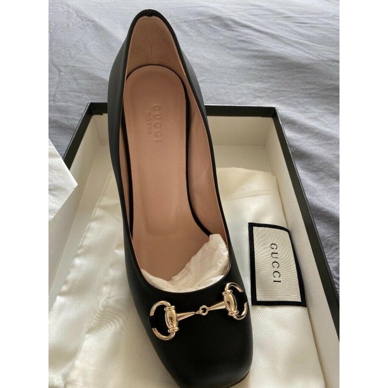 Ladies Gucci shoes - Size 4.5