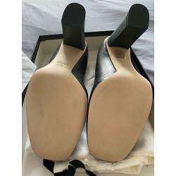 Ladies Gucci shoes - Size 4.5