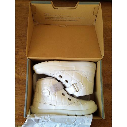 BRAND NEW kid's Bobux shoes,size 11 UK/29EU