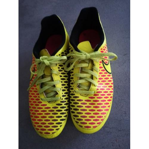 Boys Football Boots, Nike Size 6