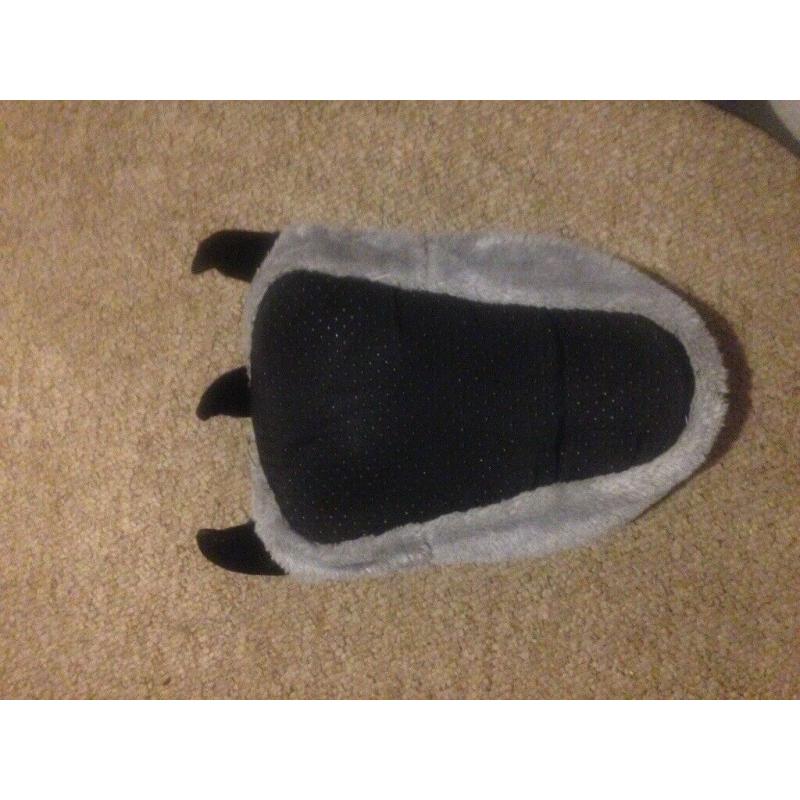 Monster paw slippers UK 4-7
