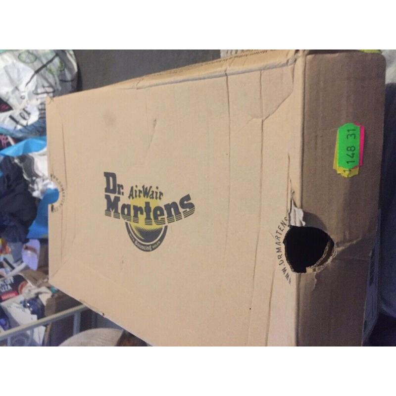 Un worn dr marten boots